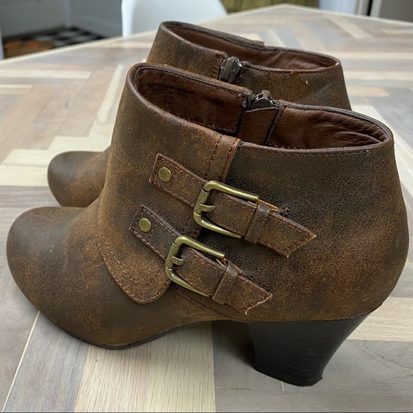 Gabriella Rocha brown ankle bootie - Picture 3 of 3